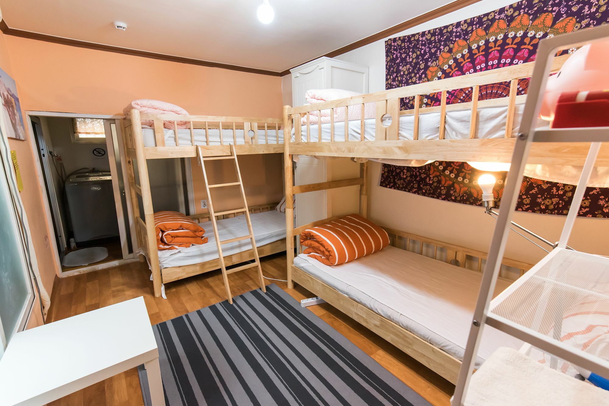 Jinho'S Black Whale Guest House & Bar Сеул Экстерьер фото